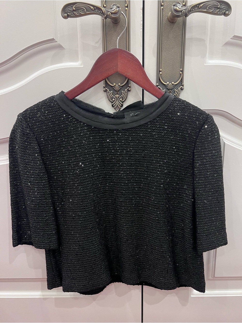 St. John Collection Black Sequin Tweed Knit Top w Black Satin Bow - Size P